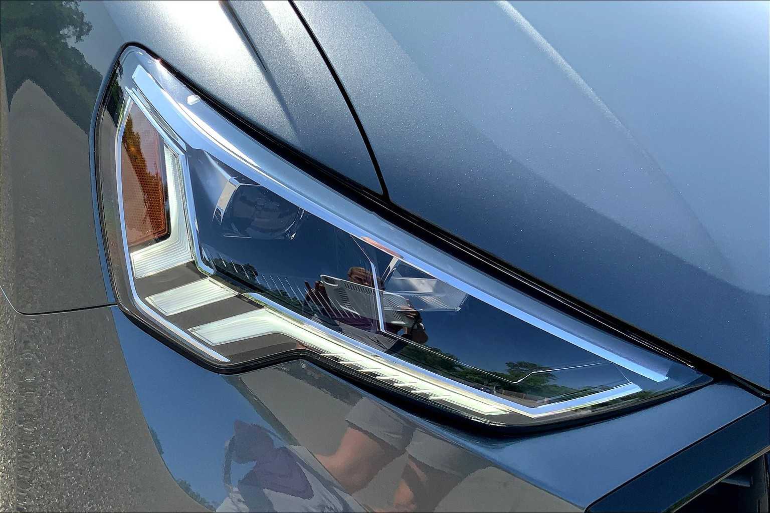 Vehicle image 13 of 18