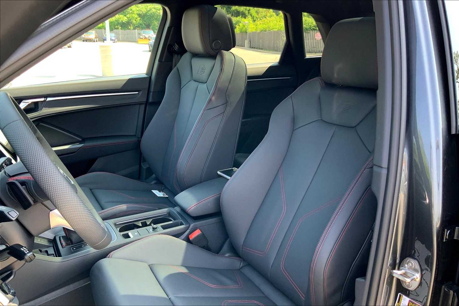 Vehicle image 10 of 18