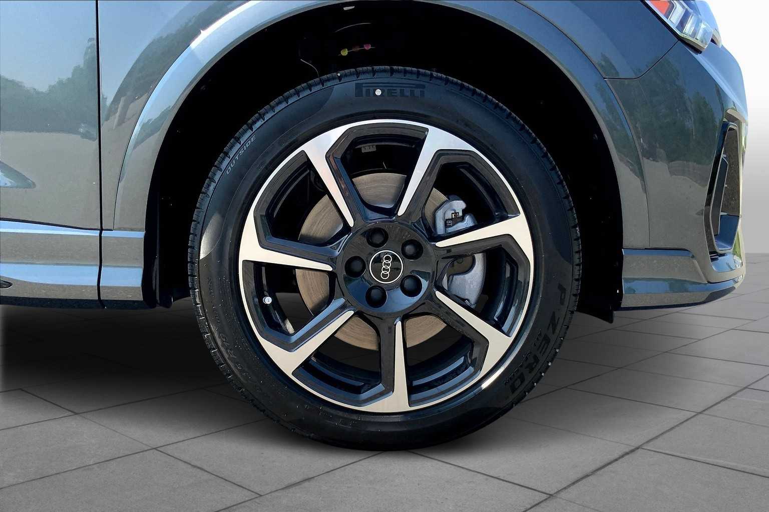 Vehicle image 12 of 18