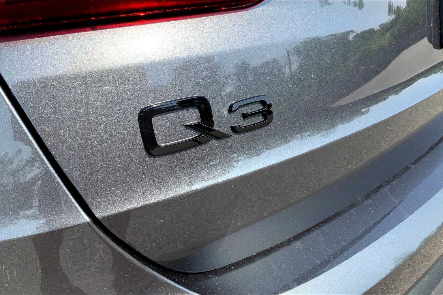 Vehicle image 15 of 18