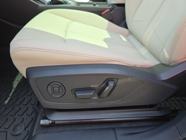 Vehicle image 13 of 35