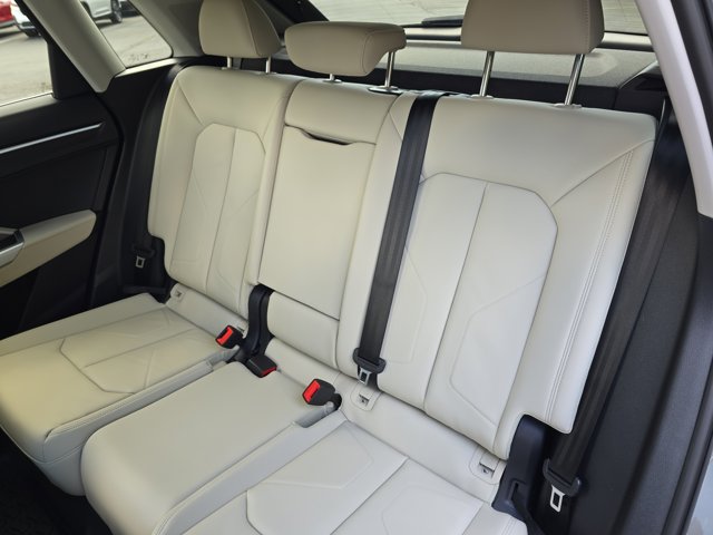 Vehicle image 17 of 35