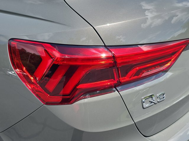 Vehicle image 27 of 35