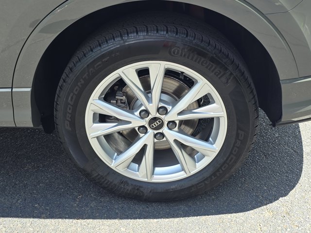 Vehicle image 10 of 35