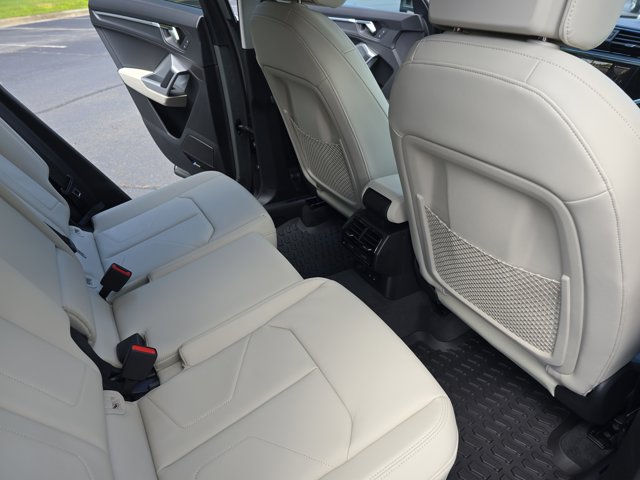 Vehicle image 14 of 35