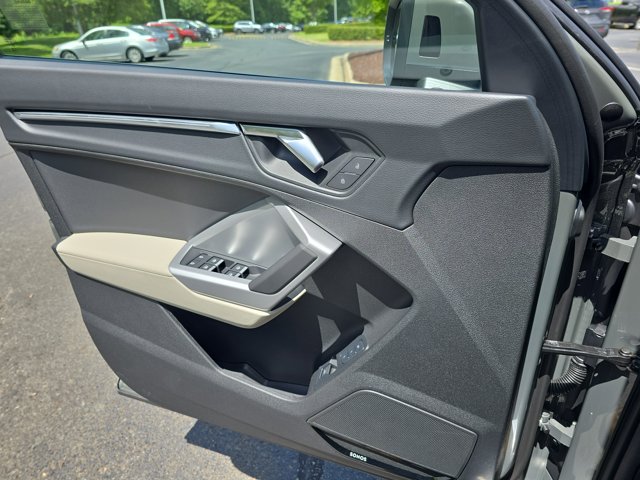 Vehicle image 34 of 35