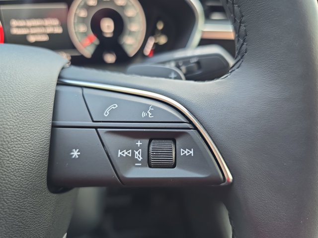 Vehicle image 32 of 35