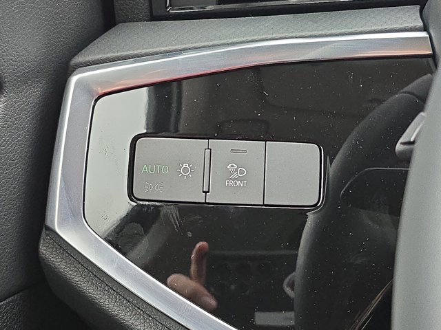 Vehicle image 28 of 35