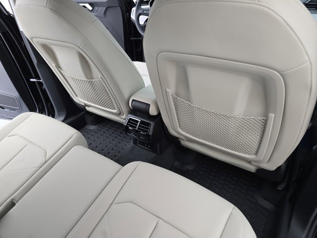 Vehicle image 33 of 35
