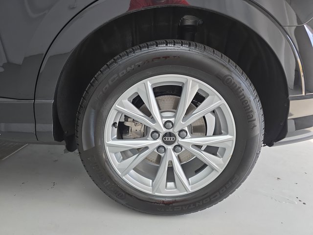 Vehicle image 10 of 35