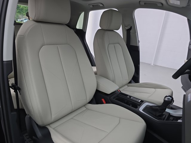 Vehicle image 14 of 35