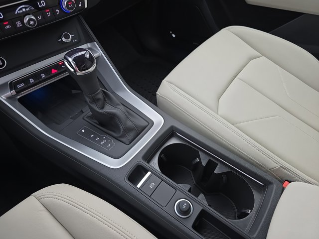 Vehicle image 21 of 35