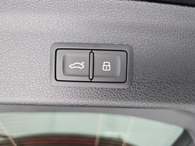 Vehicle image 31 of 35