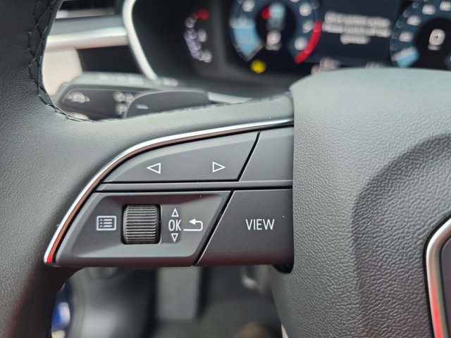 Vehicle image 33 of 35