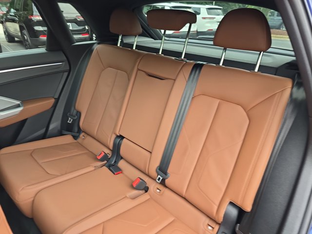 Vehicle image 14 of 35