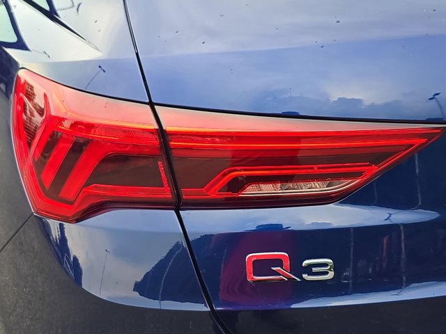 Vehicle image 31 of 35