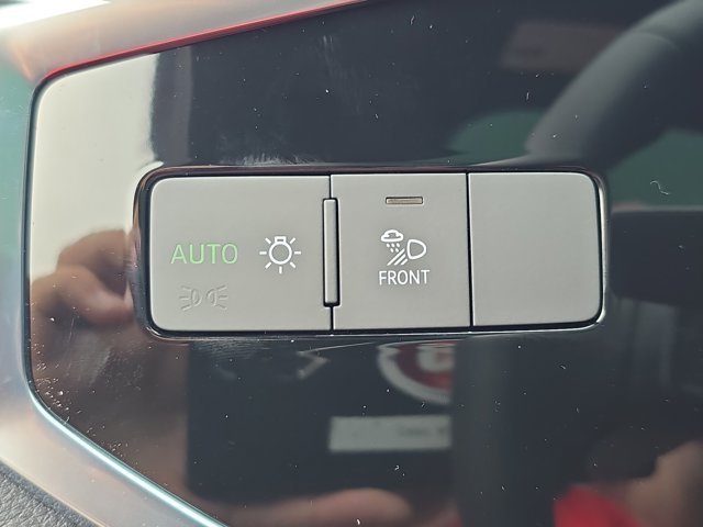Vehicle image 32 of 35