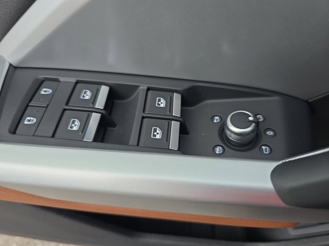 Vehicle image 29 of 35