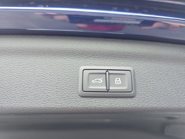 Vehicle image 25 of 35