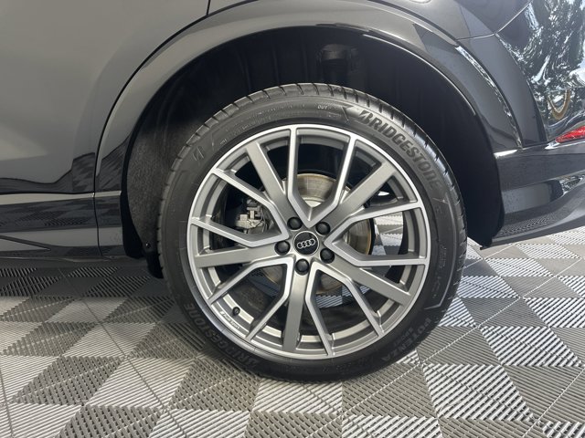 Vehicle image 8 of 27