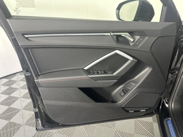 Vehicle image 22 of 27