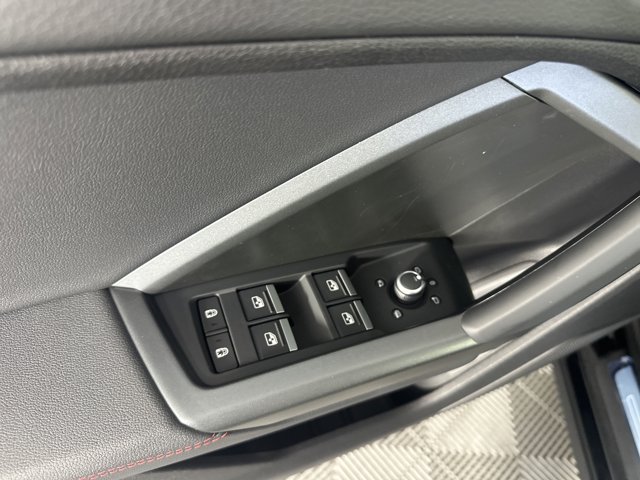 Vehicle image 26 of 27