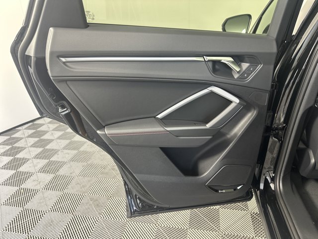 Vehicle image 23 of 27