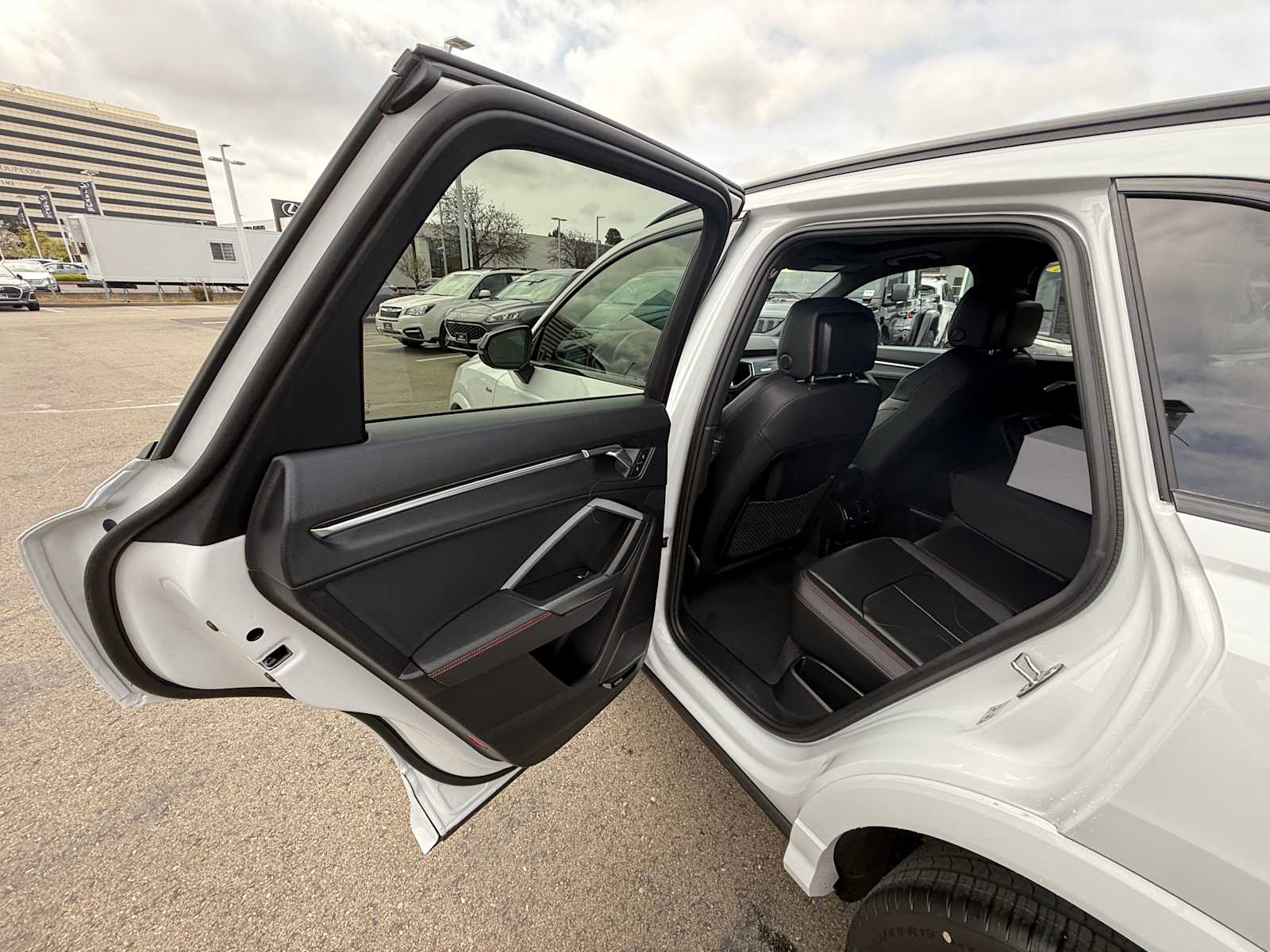 Vehicle image 19 of 38