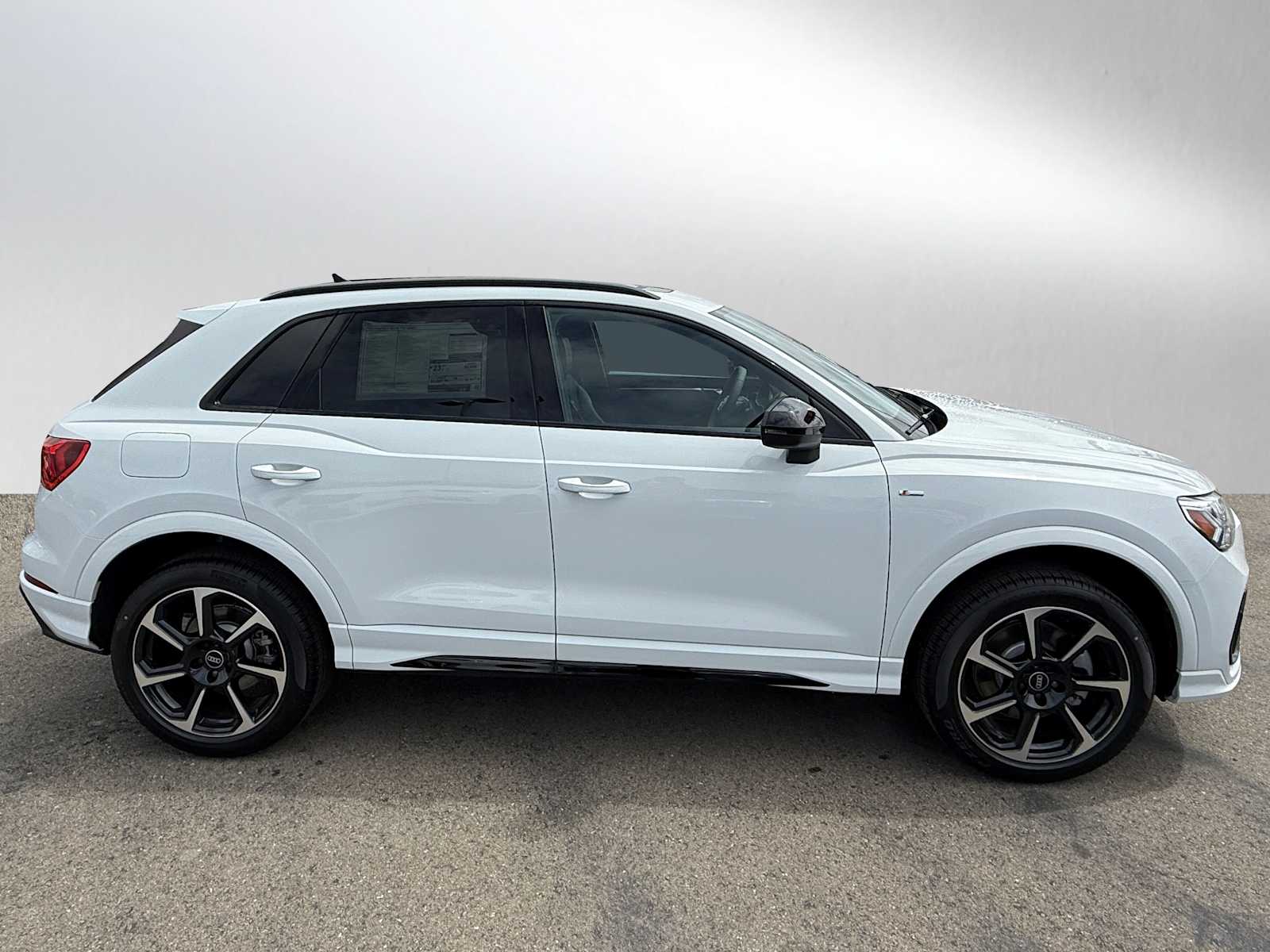 Vehicle image 4 of 38