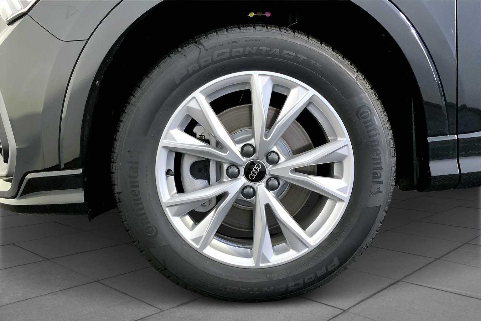 Vehicle image 8 of 19