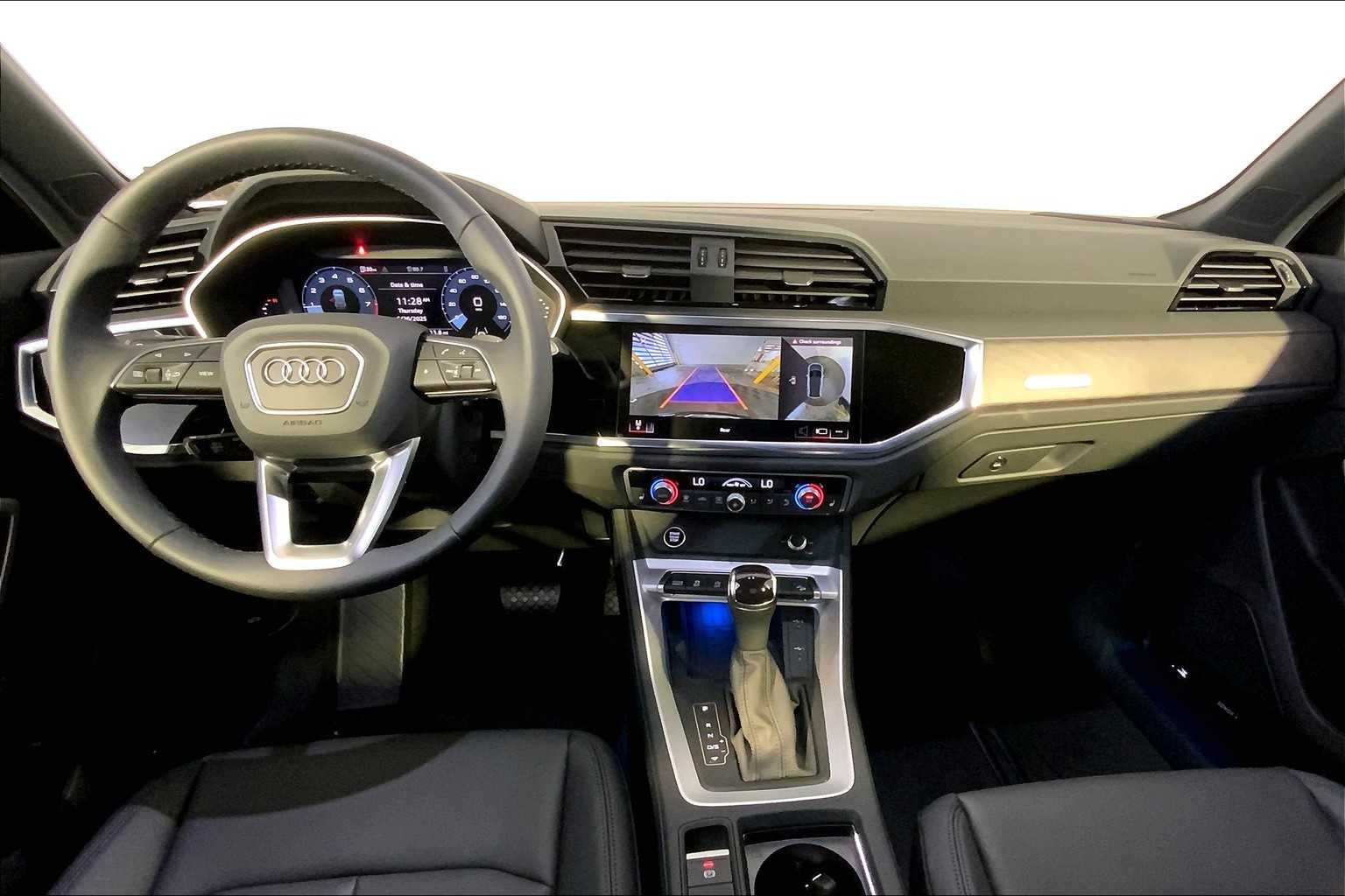 Vehicle image 10 of 19
