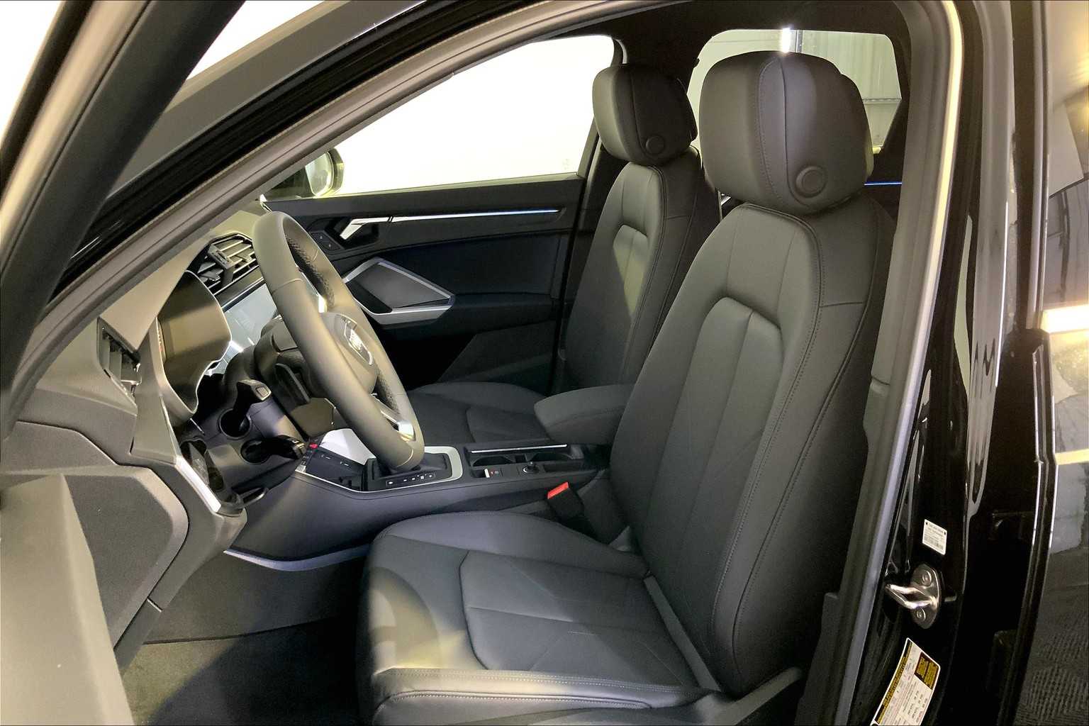 Vehicle image 9 of 19