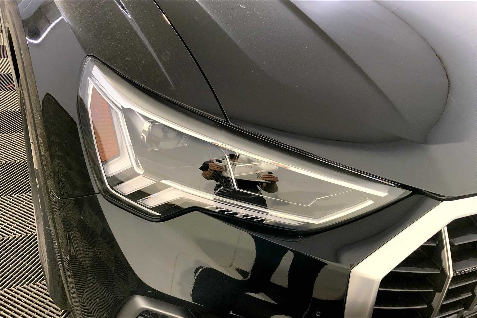 Vehicle image 15 of 19
