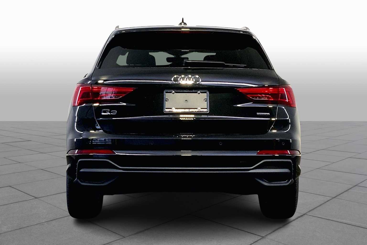 Vehicle image 4 of 19