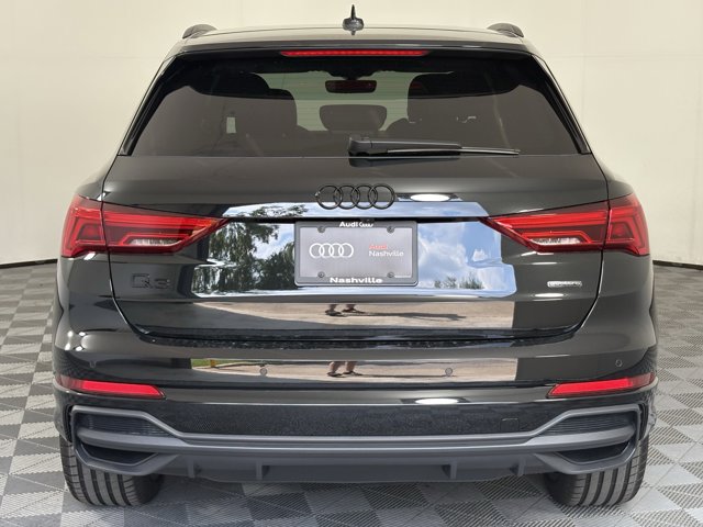 Vehicle image 11 of 27
