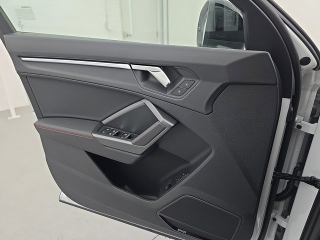 Vehicle image 24 of 34
