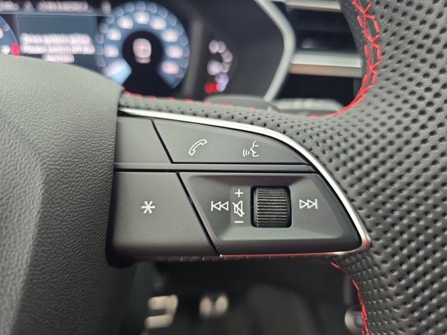 Vehicle image 26 of 34