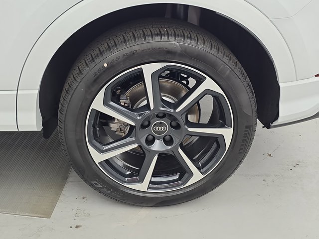 Vehicle image 10 of 34