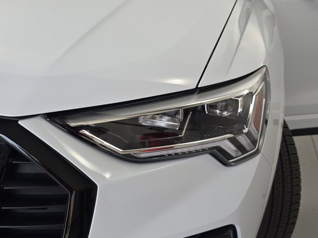 Vehicle image 25 of 34