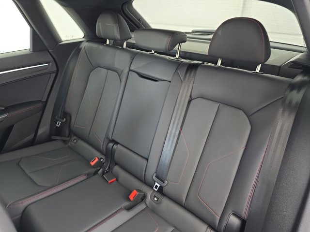 Vehicle image 15 of 34