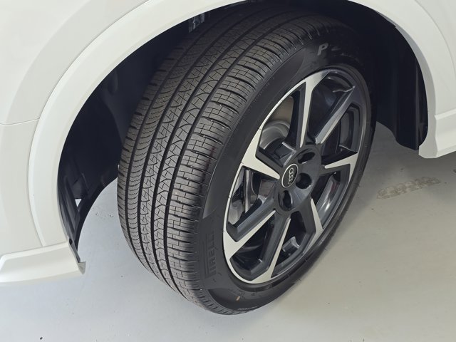 Vehicle image 11 of 34