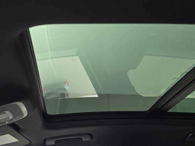 Vehicle image 20 of 34