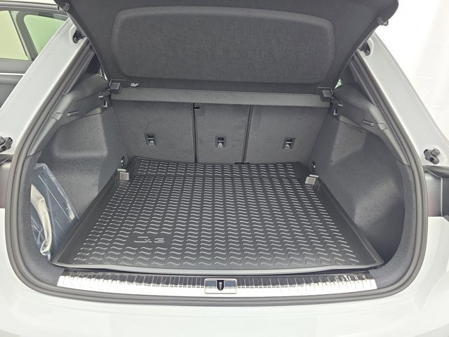 Vehicle image 12 of 34