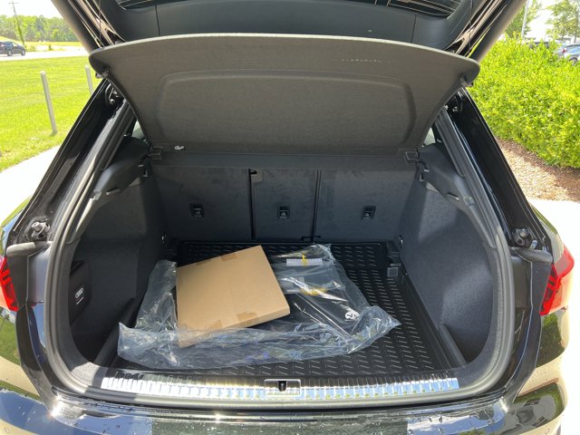 Vehicle image 34 of 37