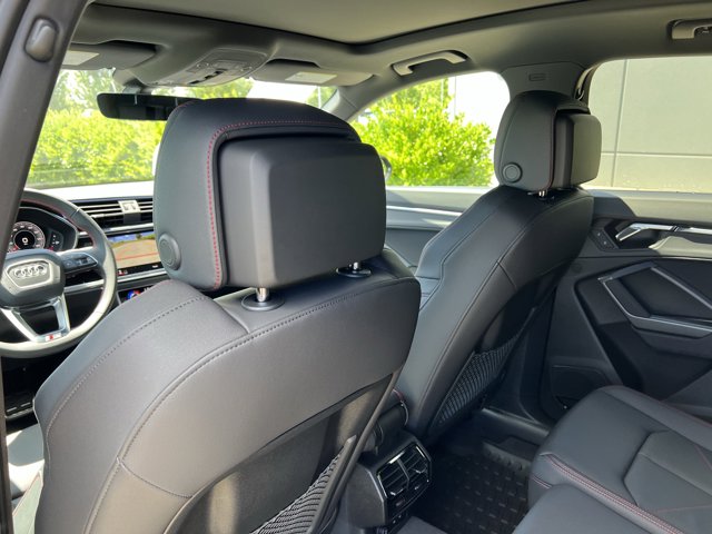 Vehicle image 33 of 37
