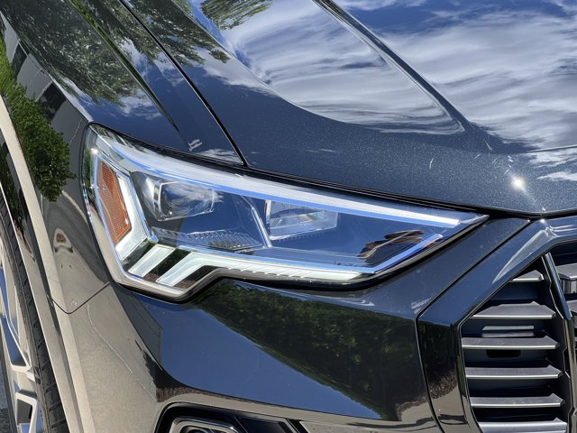 Vehicle image 10 of 37
