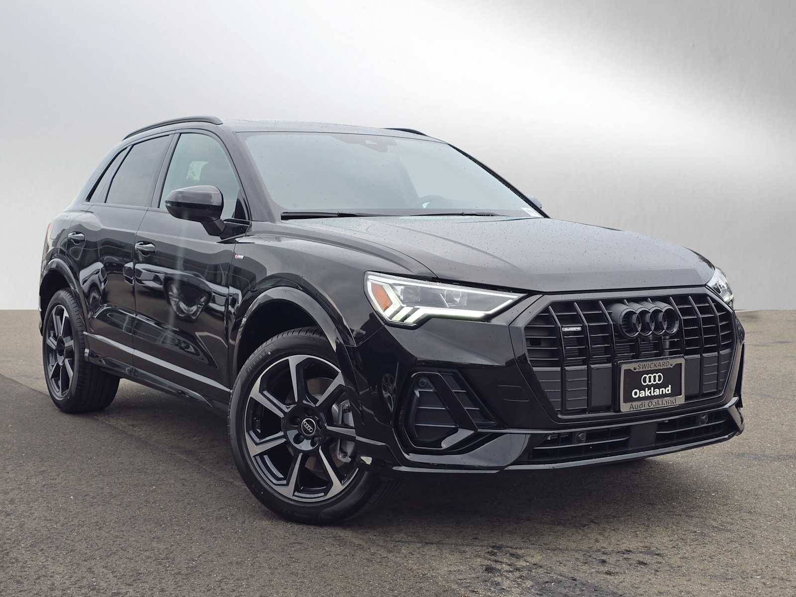 2025 Audi Q3 S Line Premium Plus Image 5 of 39