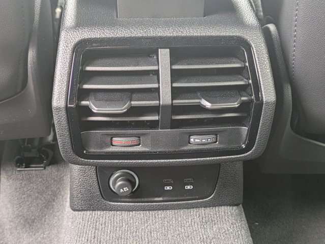 Vehicle image 28 of 33