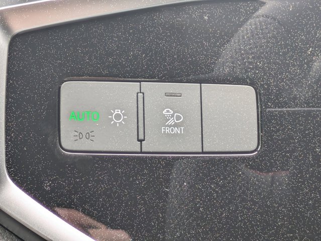 Vehicle image 31 of 33