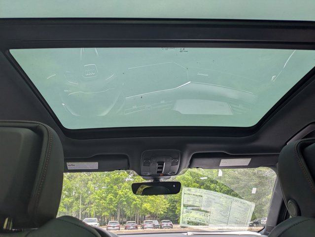Vehicle image 17 of 33